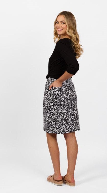 Load image into Gallery viewer, Vassalli Womens Printed Lightweight Skirt
