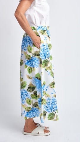 Load image into Gallery viewer, Goondiwindi Cotton Hydrangea Print Skirt
