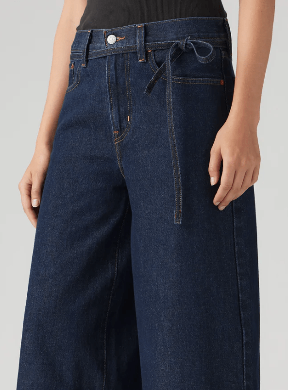 Load image into Gallery viewer, Levi&#39;s® Womens XL Culotte Mid Rise Jeans - Shaded View
