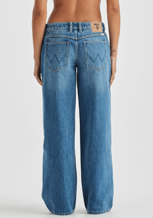 Load image into Gallery viewer, Wrangler Womens Farrah Baggy Jeans
