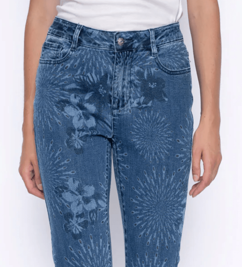 Load image into Gallery viewer, Picadilly Womens Frayed Hem Cropped Jeans

