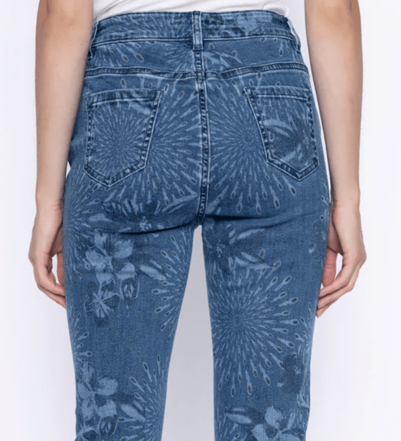Load image into Gallery viewer, Picadilly Womens Frayed Hem Cropped Jeans
