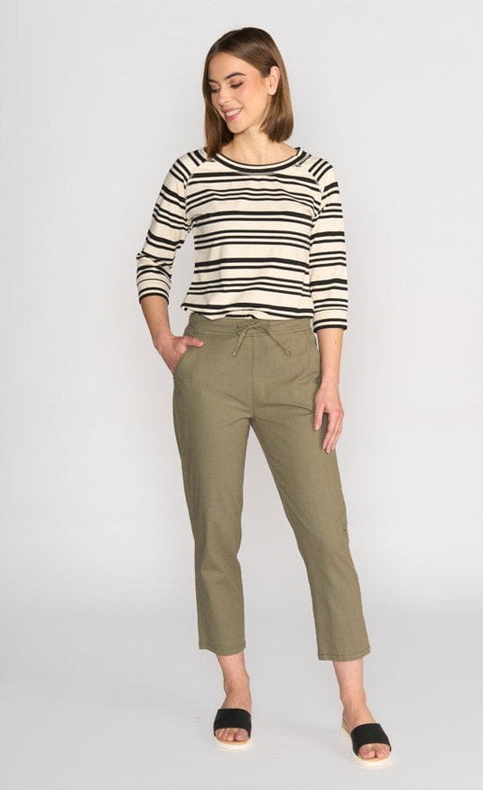Vassalli Womens 7/8 Length Slim Leg Elastic Pant