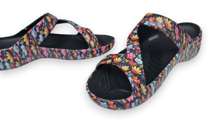 Load image into Gallery viewer, Dawgs Womens Z Sandals - Field Flowers
