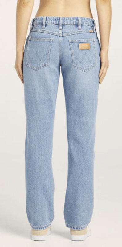 Load image into Gallery viewer, Wrangler Womens Low Rise Claudia Straight Cut Jeans
