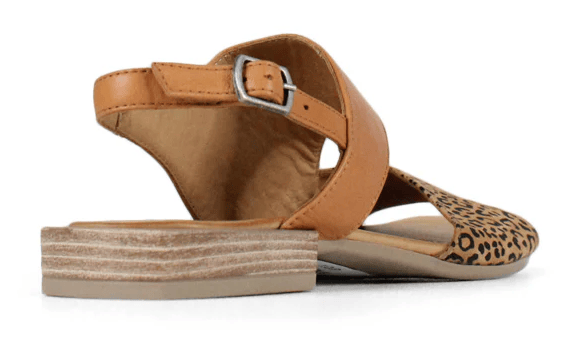 Load image into Gallery viewer, Bueno Womens Alyssa Flat Sandal Shoes
