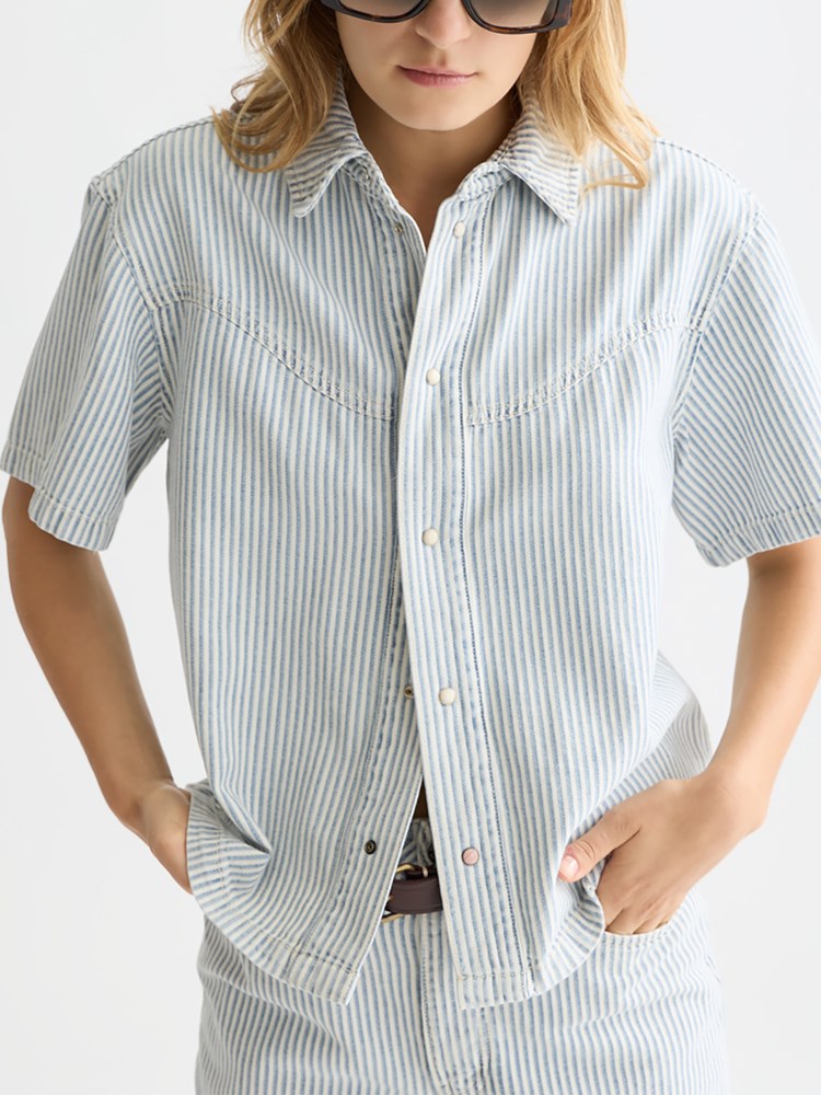 Load image into Gallery viewer, Scotch &amp; Soda Womens Short-Sleeved Denim Shirt
