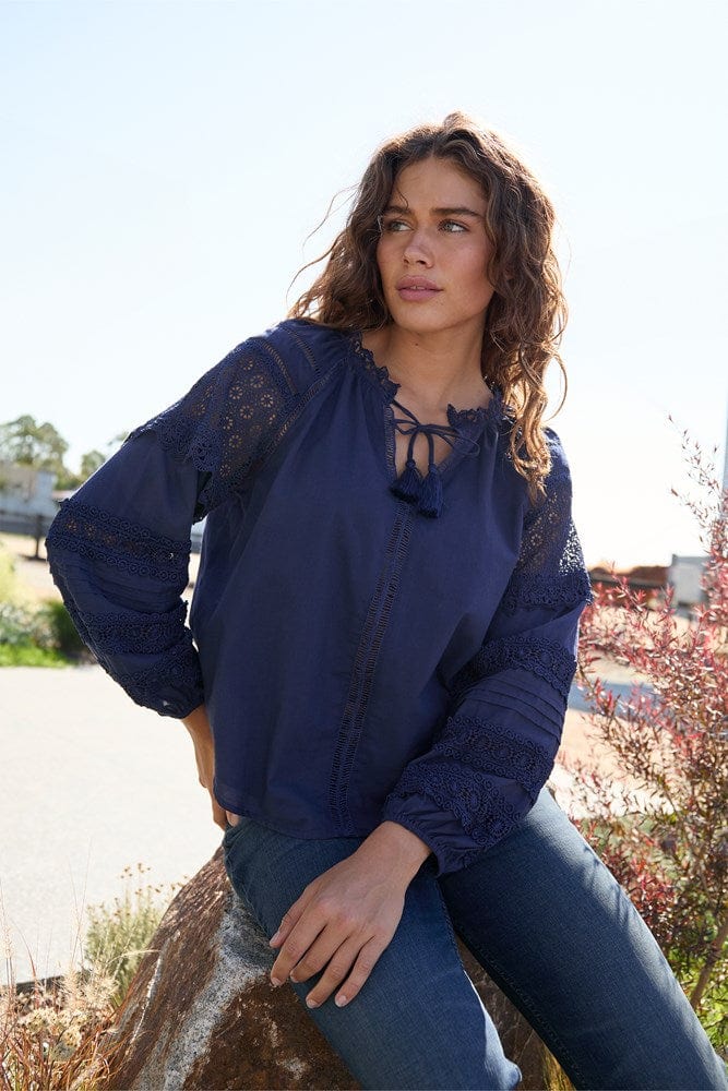 Load image into Gallery viewer, Wrangler Womens Tamara Long Sleeve Blouse

