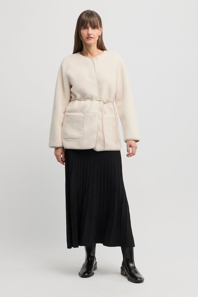 Load image into Gallery viewer, Yarra Trail Womens Cedar Skirt - Black
