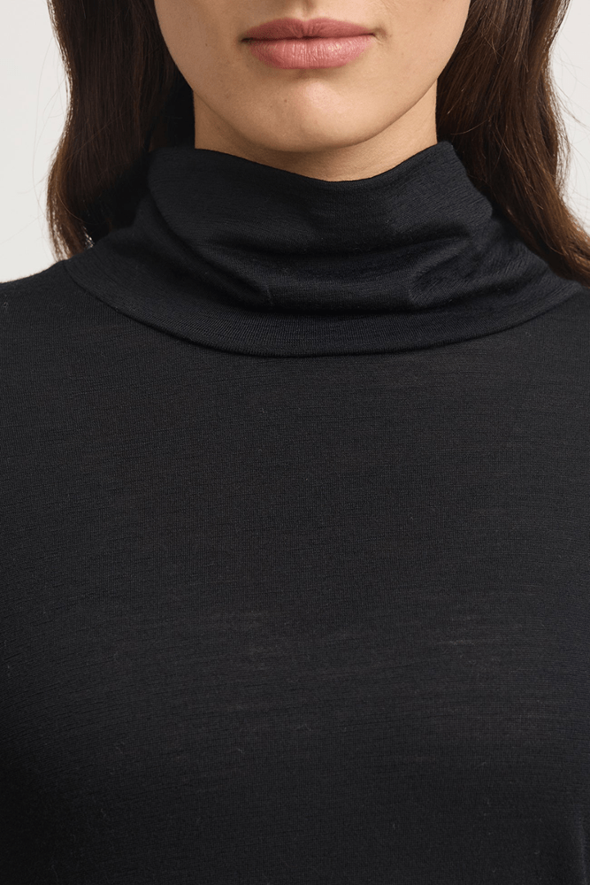 Load image into Gallery viewer, Toorallie Womens Turtle Neck Merino Tee - Black
