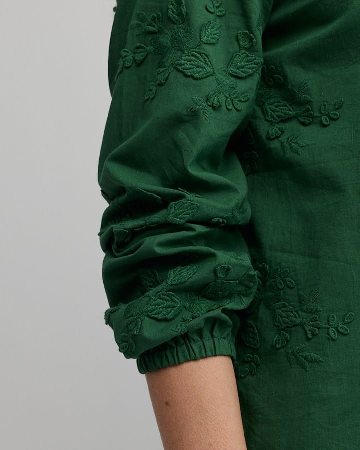 Load image into Gallery viewer, Yarra Trail Womens Dainty Shirt - Clover
