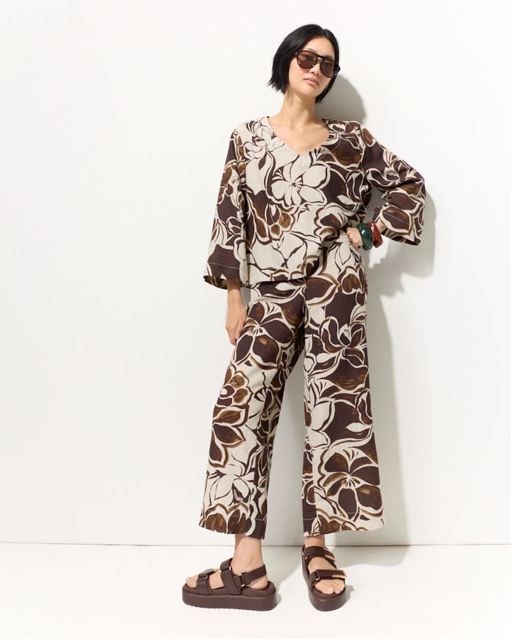 Load image into Gallery viewer, Marco Polo Womens Floral Drift Top
