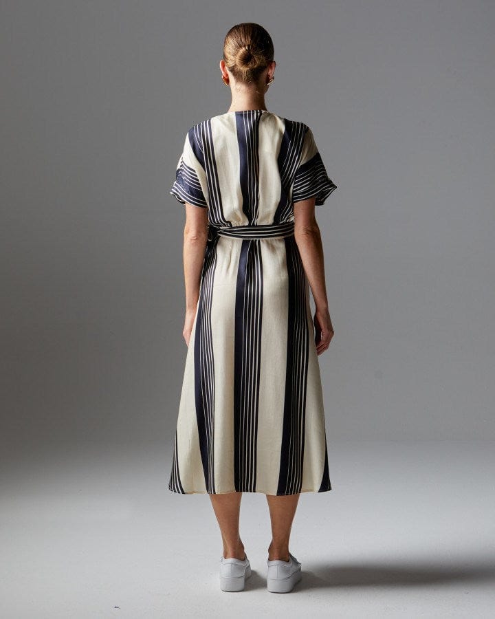 Load image into Gallery viewer, Fate &amp; Becker Heartstopper Short Sleeve Midi Dress
