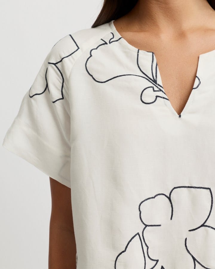 Load image into Gallery viewer, Yarra Trail Womens La Darse Short Sleeve Floral Top
