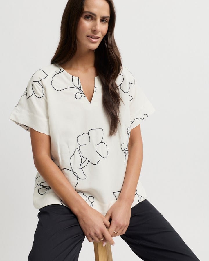 Load image into Gallery viewer, Yarra Trail Womens La Darse Short Sleeve Floral Top
