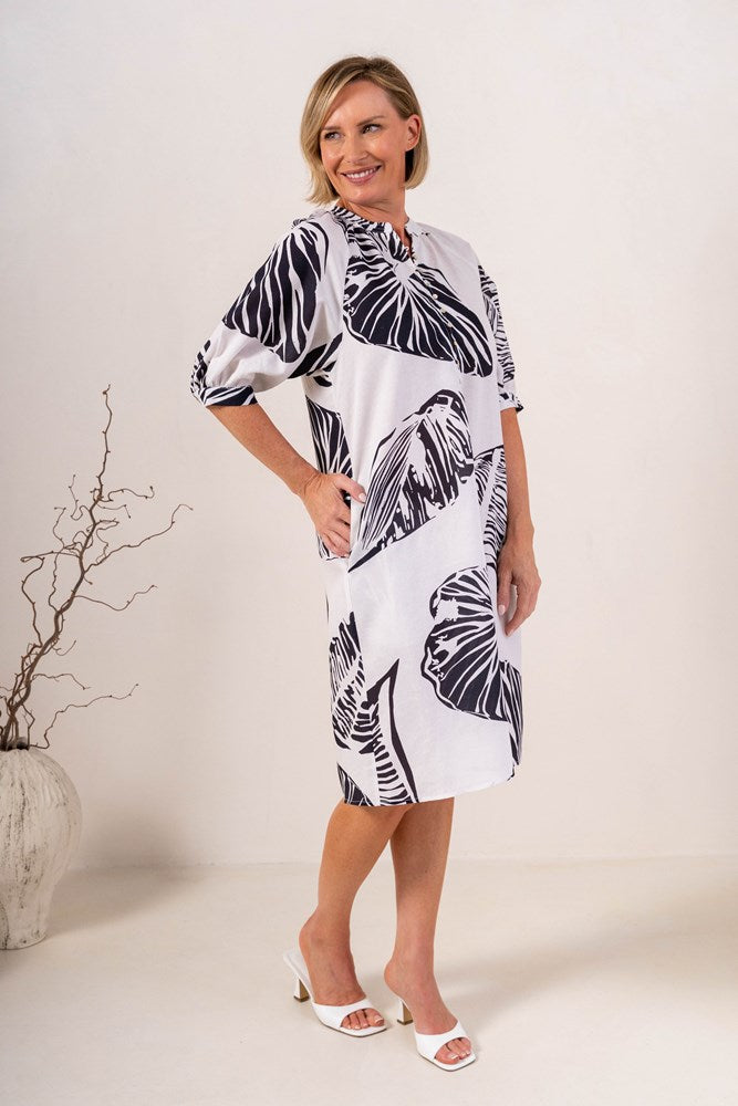 Load image into Gallery viewer, See Saw Womens Shell Print Linen Dress
