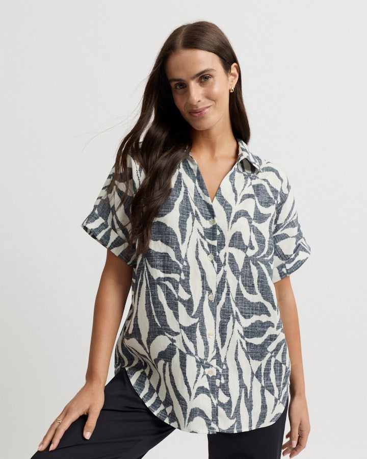 Load image into Gallery viewer, Yarra Trail Womens Tigre Short Sleeve Print Shirt
