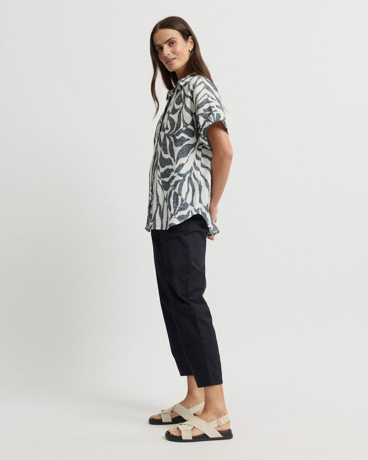 Load image into Gallery viewer, Yarra Trail Womens Tigre Short Sleeve Print Shirt
