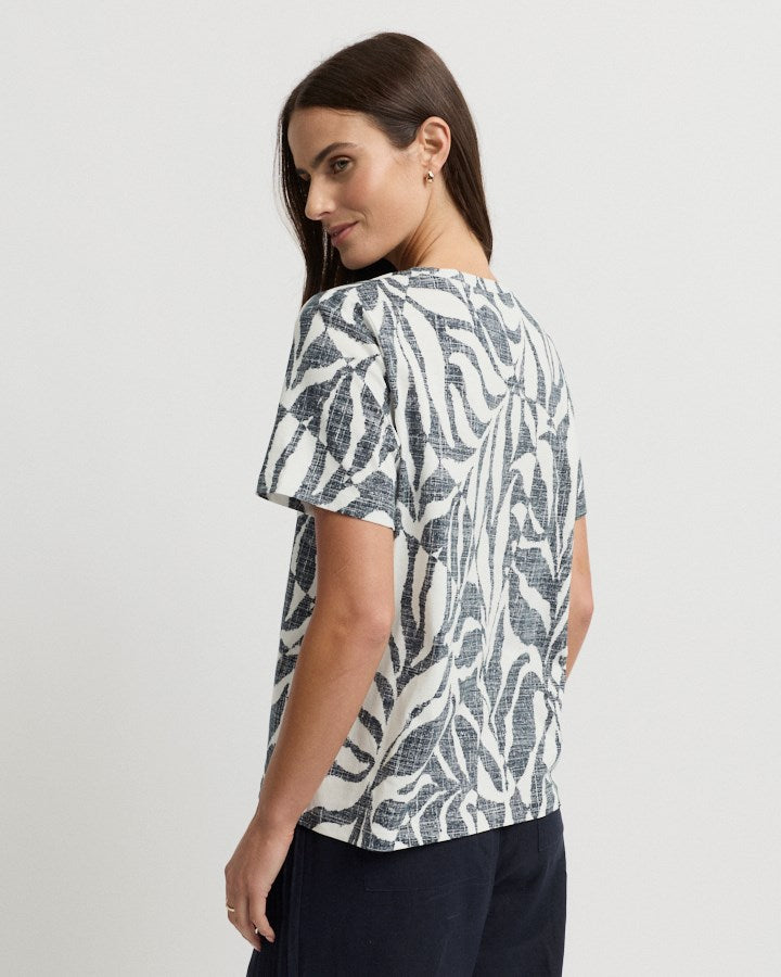 Load image into Gallery viewer, Yarra Trail Womens Tigre Short Sleeve Cotton Print Tee
