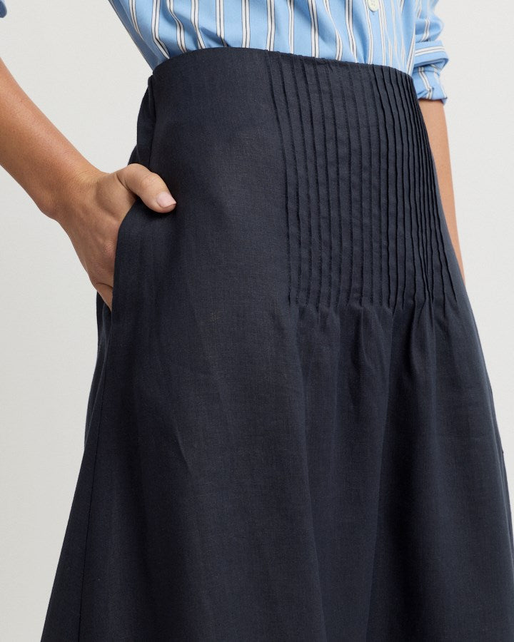Load image into Gallery viewer, Yarra Trail Womens Tirari Pintuck Skirt
