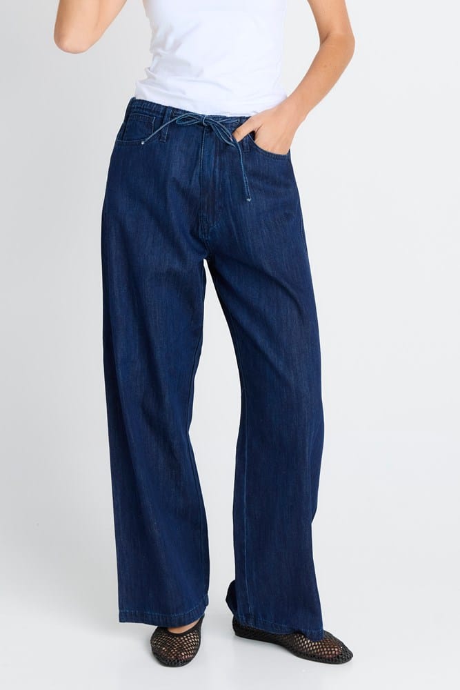 Load image into Gallery viewer, Betty Basics Womens Goldie Jeans
