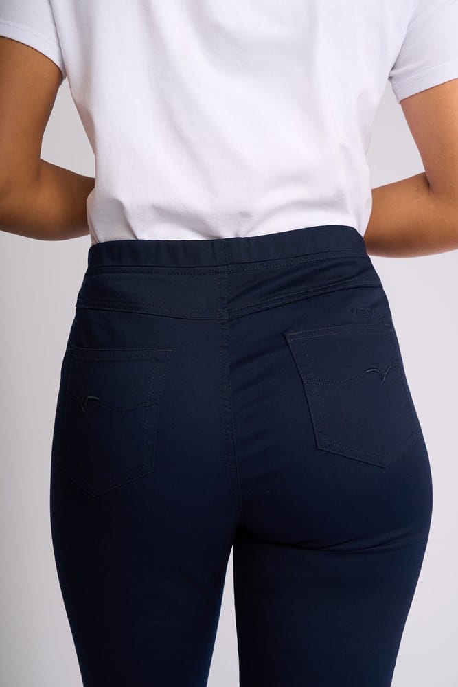 Load image into Gallery viewer, Vassalli Womens Bay Pull On Pant - Navy
