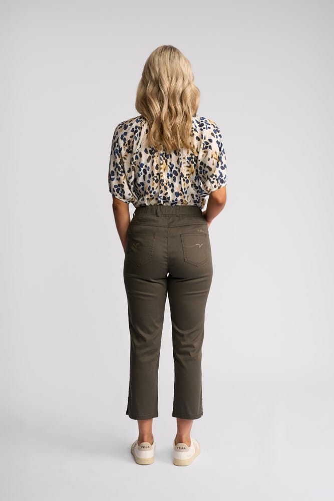 Load image into Gallery viewer, Vassalli Womens London Pull On Pants
