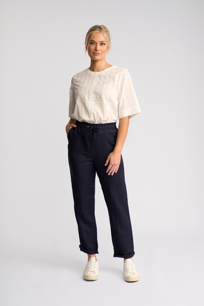 Load image into Gallery viewer, Vassalli Womens Slim Leg Oxford Pant
