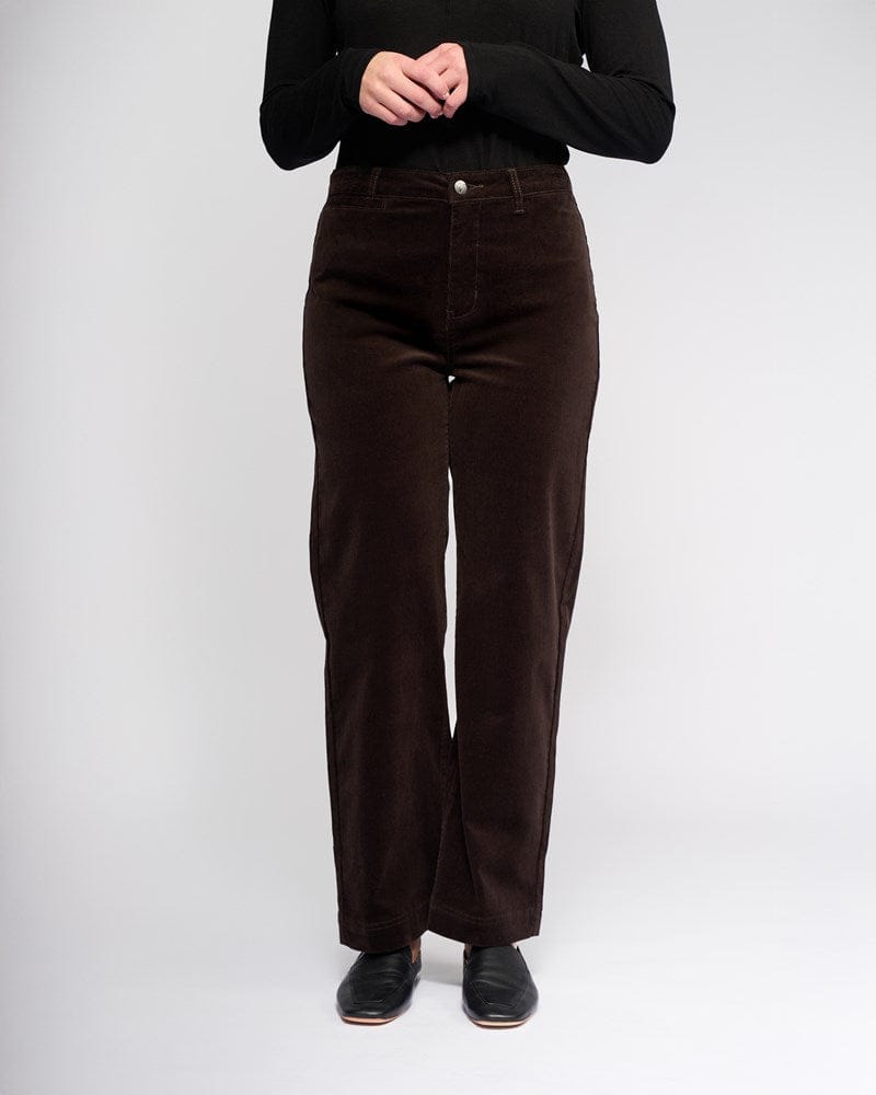 Load image into Gallery viewer, Vassali Womens Market Cord Pant - Walnut
