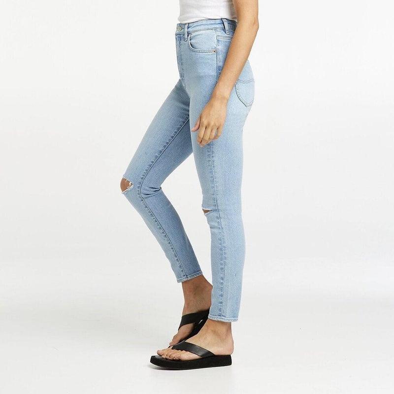 Load image into Gallery viewer, Lee Womens High Licks Crop Strike A Chord Jeans
