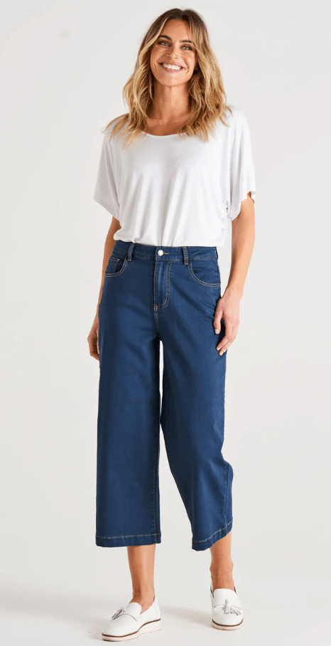 Load image into Gallery viewer, Betty Basics Tabitha Crop Jean
