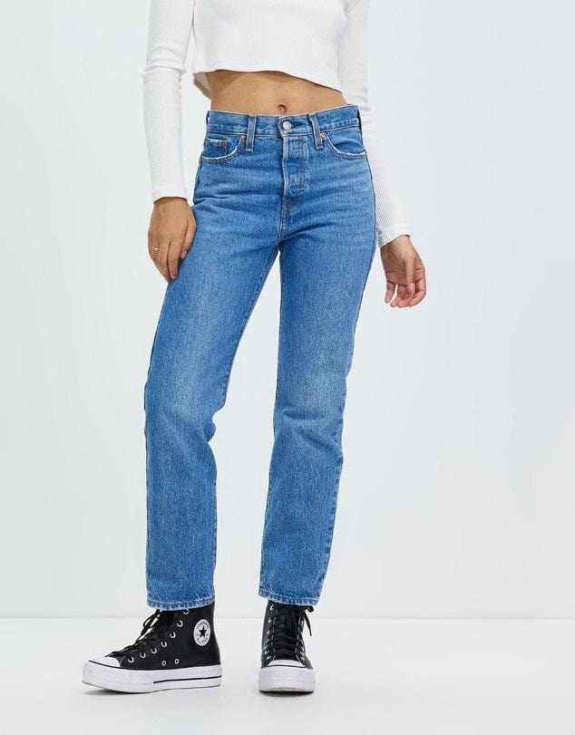 Load image into Gallery viewer, Levis Womens Wedgie Straight Jeans
